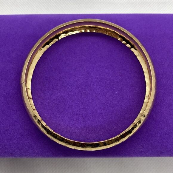 💛 Gold Tone Vintage Bangle - Picture 2 of 5